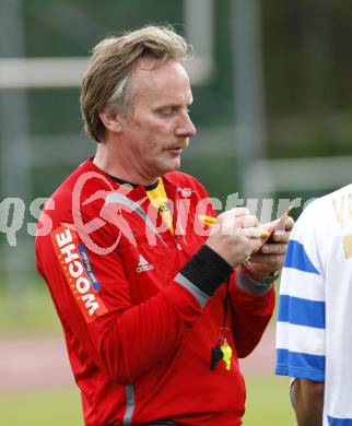 Fussball Kaerntner Liga. VSV gegen SK Treibach. Schiedsrichter Siegfried Radl. Villach, am 13.5.2010.
Foto: Kuess
---
pressefotos, pressefotografie, kuess, qs, qspictures, sport, bild, bilder, bilddatenbank