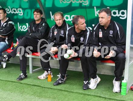 Fussball. Tipp3-Bundesliga. SK Austria Kaernten gegen SC Magna Wiener Neustadt. Co-Trainer Hannes Reinmayr, Co-Trainer Roman Stary, Tormanntrainer Wolfgang Thun-Hohenstein, Trainer Joze Prelogar (Austria Kaernten). Klagenfurt, 13.5.2010. 
Foto: Kuess 

---
pressefotos, pressefotografie, kuess, qs, qspictures, sport, bild, bilder, bilddatenbank