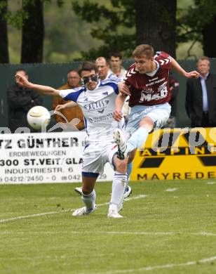 Fussball. Kaerntner Liga. SK Treibach gegen SV Feldkirchen. Hutter Christian (Treibach), Schmid Sebastian (Feldkirchen). Treibach, 16.5.2010.
Foto: Kuess
---
pressefotos, pressefotografie, kuess, qs, qspictures, sport, bild, bilder, bilddatenbank