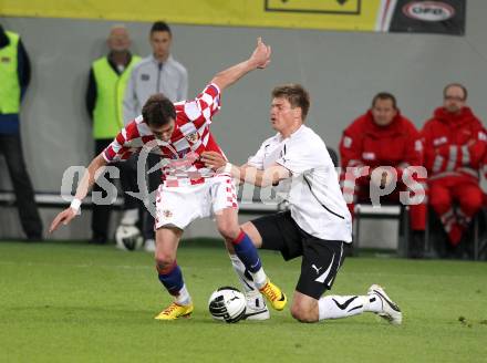 Fussball. Laenderspiel Oesterreich gegen Kroatien. Sebastian Proedl,  (Oesterreich), Mario Mandzukic (Kroatien). Klagenfurt, 19.5.2010. 
Foto: Kuess 

---
pressefotos, pressefotografie, kuess, qs, qspictures, sport, bild, bilder, bilddatenbank