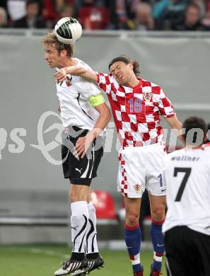 Fussball. Laenderspiel Oesterreich gegen Kroatien. Marc Janko, (Oesterreich), Tomislav Dujmovic (Kroatien). Klagenfurt, 19.5.2010. 
Foto: Kuess 

---
pressefotos, pressefotografie, kuess, qs, qspictures, sport, bild, bilder, bilddatenbank