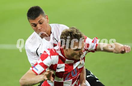 Fussball. Laenderspiel Oesterreich gegen Kroatien. Aleksandar Dragovic (Oesterreich), Nikica Jelavic (Kroatien). Klagenfurt, 19.5.2010. 
Foto: Kuess 

---
pressefotos, pressefotografie, kuess, qs, qspictures, sport, bild, bilder, bilddatenbank