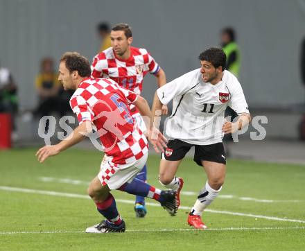 Fussball. Laenderspiel Oesterreich gegen Kroatien. Uemit Korkmaz (Oesterreich), Gordon Schildenfeld (Kroatien). Klagenfurt, 19.5.2010. 
Foto: Kuess 

---
pressefotos, pressefotografie, kuess, qs, qspictures, sport, bild, bilder, bilddatenbank