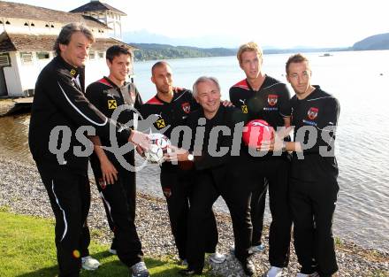 Fussball Laenderspiel Oesterreich gegen Kroatien. Vorberichte. Teamchef Dietmar Constantini, Zlatko Junuzovic, Patrick Wolf,  Landeshauptmann Gerhard Doerfler, Marc Janko, Manuel Ortlechner.  Poertschach, am 18.5.2010.
Foto: Kuess
---
pressefotos, pressefotografie, kuess, qs, qspictures, sport, bild, bilder, bilddatenbank