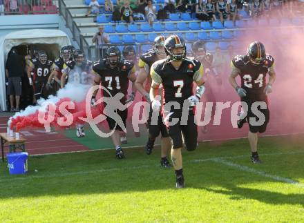 American Football. AFL. Carinthian Black Lions gegen Danube Dragons. Mario Wankmueller, Markus Rieger, Vito Repovz. Villach, am 24.5.2010.
Foto: Kuess
---
pressefotos, pressefotografie, kuess, qs, qspictures, sport, bild, bilder, bilddatenbank