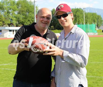 American Football. AFL. Carinthian Black Lions gegen Danube Dragons. Manfred Mochar (Praesident), Michael Raffl. Villach, am 24.5.2010.
Foto: Kuess
---
pressefotos, pressefotografie, kuess, qs, qspictures, sport, bild, bilder, bilddatenbank