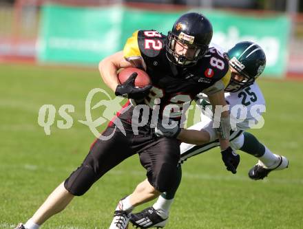 American Football. AFL. Carinthian Black Lions gegen Danube Dragons. Pico Rabitsch (Carinthian Black Lions), Jan Hoeck (Danube Dragons) . Villach, am 24.5.2010.
Foto: Kuess
---
pressefotos, pressefotografie, kuess, qs, qspictures, sport, bild, bilder, bilddatenbank