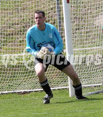 Fussball Unterliga Ost. SV ASKOE Holzbau Gasser Ludmannsdorf gegen ASKOE Zadruga St. Michael/Bl. Martin Koller (Ludmannsdorf). Ludmannsdorf, am 22.5.2010.
Foto: Kuess
---
pressefotos, pressefotografie, kuess, qs, qspictures, sport, bild, bilder, bilddatenbank