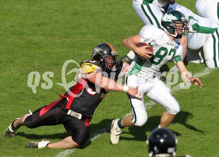 American Football. AFL. Carinthian Black Lions gegen Danube Dragons. Stefan Laussegger (Carinthian Black Lions),  Michael Janik (Danube Dragons) . Villach, am 24.5.2010.
Foto: Kuess
---
pressefotos, pressefotografie, kuess, qs, qspictures, sport, bild, bilder, bilddatenbank