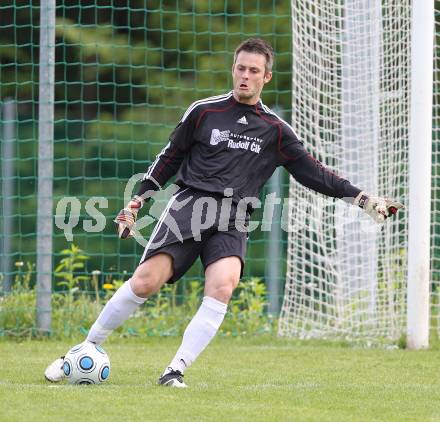 Fussball Unterliga Ost. SV ASKOE Holzbau Gasser Ludmannsdorf gegen ASKOE Zadruga St. Michael/Bl. Marko Azman (St. Michael/Bl.). Ludmannsdorf, am 22.5.2010.
Foto: Kuess
---
pressefotos, pressefotografie, kuess, qs, qspictures, sport, bild, bilder, bilddatenbank