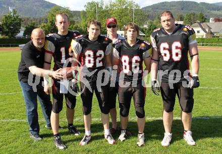 American Football. AFL. Carinthian Black Lions gegen Danube Dragons. Manfred Mochar (Praesident), Ryan Mc Guire, Pico Rabitsch, Michael Raffl, Karl Pemberger, Bernd Leitsoni (Carinthian Black Lions). Villach, am 24.5.2010.
Foto: Kuess
---
pressefotos, pressefotografie, kuess, qs, qspictures, sport, bild, bilder, bilddatenbank