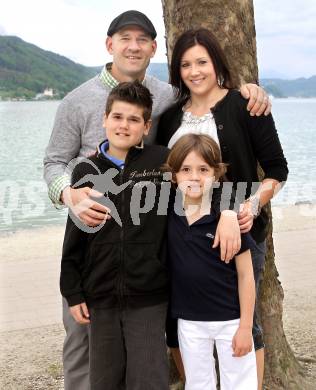 Eishockey. KAC. Jeffrey Shantz mit Frau Joanne und Kinder Owen und Ethan. Klagenfurt, 11.5.2010.
Foto: Kuess
---
pressefotos, pressefotografie, kuess, qs, qspictures, sport, bild, bilder, bilddatenbank