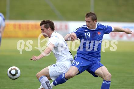 Fussball. Nationalmannschaft Slowakei gegen Kaernten Auswahl.  Juraj Kucka,  (Slowakei),  Mathias Regal (Kaernten). St. Veit, am 26.5.2010.
Foto: Kuess

---
pressefotos, pressefotografie, kuess, qs, qspictures, sport, bild, bilder, bilddatenbank