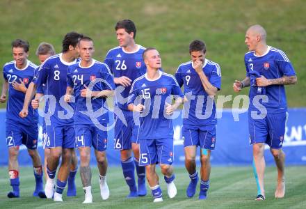 Fussball. Nationalmannschaft Slowakei gegen Kaernten Auswahl.  Dusan Svento, Jan Kozak, Kamil Kopunek, Lubomir Michalik, Miroslav Stoch, Stanislav Sestak, Martin Skrtel (Slowakei). St. Veit, am 26.5.2010.
Foto: Kuess

---
pressefotos, pressefotografie, kuess, qs, qspictures, sport, bild, bilder, bilddatenbank