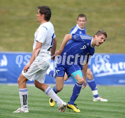 Fussball. Nationalmannschaft Slowakei gegen Kaernten Auswahl.  Stanislav Sestak, (Slowakei),  Robert Micheu (Kaernten). St. Veit, am 26.5.2010.
Foto: Kuess

---
pressefotos, pressefotografie, kuess, qs, qspictures, sport, bild, bilder, bilddatenbank