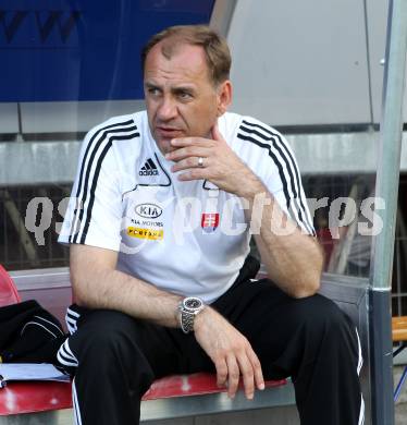 Fussball. Nationalmannschaft Slowakei gegen Kaernten Auswahl.  Trainer Vladimir Weiss (Slowakei). St. Veit, am 26.5.2010.
Foto: Kuess

---
pressefotos, pressefotografie, kuess, qs, qspictures, sport, bild, bilder, bilddatenbank