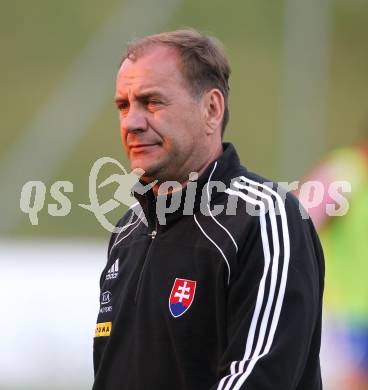 Fussball. Nationalmannschaft Slowakei gegen Kaernten Auswahl.  Trainer Vladimir Weiss (Slowakei). St. Veit, am 26.5.2010.
Foto: Kuess

---
pressefotos, pressefotografie, kuess, qs, qspictures, sport, bild, bilder, bilddatenbank