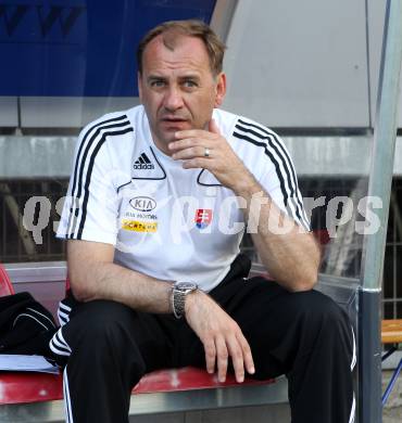 Fussball. Nationalmannschaft Slowakei gegen Kaernten Auswahl.  Trainer Vladimir Weiss (Slowakei). St. Veit, am 26.5.2010.
Foto: Kuess

---
pressefotos, pressefotografie, kuess, qs, qspictures, sport, bild, bilder, bilddatenbank