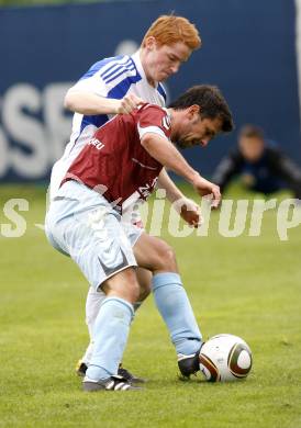 Fussball. Kaerntner Liga. SK Treibach gegen SV Feldkirchen. Pusar Franz (Treibach), Miloti Auron (Feldkirchen). Treibach, 16.5.2010.
Foto: Kuess
---
pressefotos, pressefotografie, kuess, qs, qspictures, sport, bild, bilder, bilddatenbank