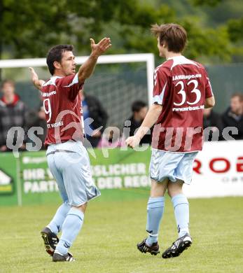 Fussball. Kaerntner Liga. SK Treibach gegen SV Feldkirchen. Jubel Miloti Auron, Sick Thomas (Feldkirchen). Treibach, 16.5.2010.
Foto: Kuess
---
pressefotos, pressefotografie, kuess, qs, qspictures, sport, bild, bilder, bilddatenbank