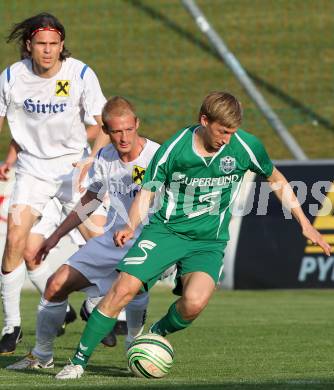 Fussball Regionalliga. FC St. Veit gegen FC Superfund Pasching. Guenther Scheucher, Raphael Groinig (St. Veit), Daniel Royer (Pasching). St. Veit, am 28.5.2010.
Foto: Kuess
---
pressefotos, pressefotografie, kuess, qs, qspictures, sport, bild, bilder, bilddatenbank