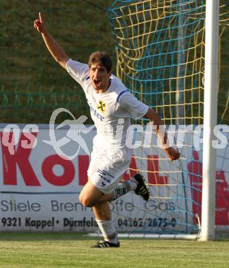 Fussball Regionalliga. FC St. Veit gegen FC Superfund Pasching. Torjubel Michael Novak (St. Veit). St. Veit, am 28.5.2010.
Foto: Kuess
---
pressefotos, pressefotografie, kuess, qs, qspictures, sport, bild, bilder, bilddatenbank