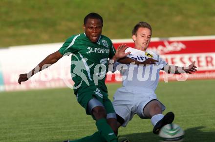 Fussball Regionalliga. FC St. Veit gegen FC Superfund Pasching. Josef Hudelist (St. Veit), Harrison Kenndey (Pasching). St. Veit, am 28.5.2010.
Foto: Kuess
---
pressefotos, pressefotografie, kuess, qs, qspictures, sport, bild, bilder, bilddatenbank