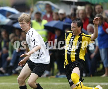 Fussball. Unterliga Ost. Eberndorfer AC gegen SV Raika GRIFFEN Rast. Verdel Dejan (Eberndorf), Eberhardt Gerald (Griffen). Eberndorf, 29.5.2010.
Foto: Kuess
---
pressefotos, pressefotografie, kuess, qs, qspictures, sport, bild, bilder, bilddatenbank