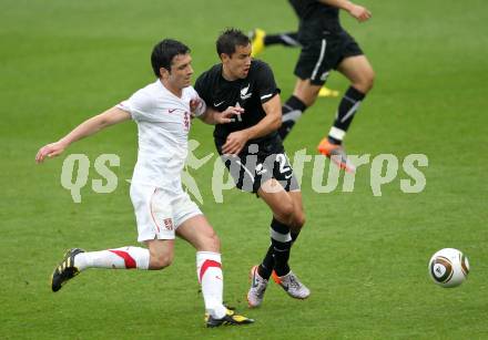 Fussball Laenderspiel. Testspiel Serbien gegen Neuseeland. Gojko Kacar,  (Serbien),  Jeremy Christie (Neuseeland). Klagenfurt, am 29.5.2010.
Foto: Kuess

---
pressefotos, pressefotografie, kuess, qs, qspictures, sport, bild, bilder, bilddatenbank