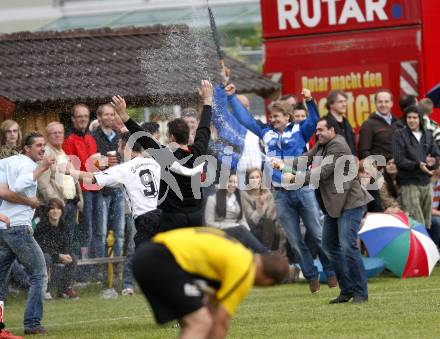 Fussball. Unterliga Ost. Eberndorfer AC gegen SV Raika GRIFFEN Rast. Jubel Eberndorf. Eberndorf, 29.5.2010.
Foto: Kuess
---
pressefotos, pressefotografie, kuess, qs, qspictures, sport, bild, bilder, bilddatenbank