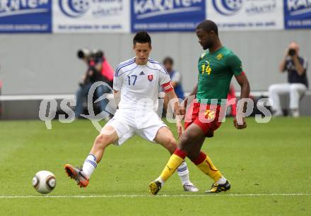 Fussball Laenderspiel. Testspiel Kamerun gegen Slowakei.  Aurelien Chedjou, (Kamerun),  Marek Hamsik (Slowakei). Klagenfurt, am 29.5.2010.
Foto: Kuess


---
pressefotos, pressefotografie, kuess, qs, qspictures, sport, bild, bilder, bilddatenbank