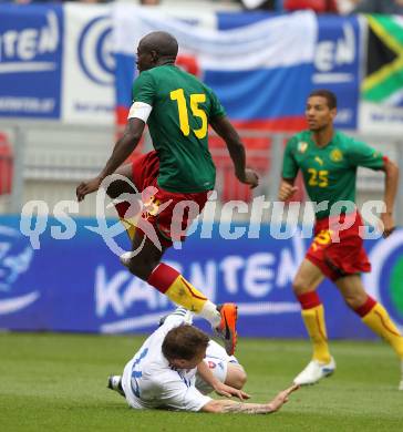 Fussball Laenderspiel. Testspiel Kamerun gegen Slowakei.  Achille Webo, (Kamerun), Jan Durica (Slowakei). Klagenfurt, am 29.5.2010.
Foto: Kuess

---
pressefotos, pressefotografie, kuess, qs, qspictures, sport, bild, bilder, bilddatenbank