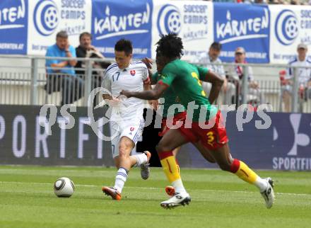 Fussball Laenderspiel. Testspiel Kamerun gegen Slowakei.  Alexandre Song, Nicolas Nkoulou, (Kamerun),  Marek Hamsik (Slowakei). Klagenfurt, am 29.5.2010.
Foto: Kuess

---
pressefotos, pressefotografie, kuess, qs, qspictures, sport, bild, bilder, bilddatenbank