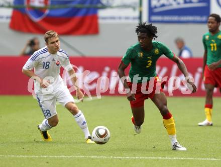 Fussball Laenderspiel. Testspiel Kamerun gegen Slowakei. Nicolas Nkoulou (Kamerun), Erik Jendrisek (Slowakei). Klagenfurt, am 29.5.2010.
Foto: Kuess


---
pressefotos, pressefotografie, kuess, qs, qspictures, sport, bild, bilder, bilddatenbank