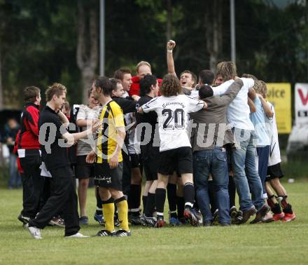 Fussball. Unterliga Ost. Eberndorfer AC gegen SV Raika GRIFFEN Rast. Jubel Eberndorf. Eberndorf, 29.5.2010.
Foto: Kuess
---
pressefotos, pressefotografie, kuess, qs, qspictures, sport, bild, bilder, bilddatenbank