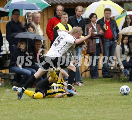 Fussball. Unterliga Ost. Eberndorfer AC gegen SV Raika GRIFFEN Rast. Podgornik Martin (Eberndorf), Eberhardt Gerald (Griffen). Eberndorf, 29.5.2010.
Foto: Kuess
---
pressefotos, pressefotografie, kuess, qs, qspictures, sport, bild, bilder, bilddatenbank