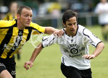 Fussball. Unterliga Ost. Eberndorfer AC gegen SV Raika GRIFFEN Rast. Golautschnig Ernst (Eberndorf), Vrhnjak Borut (Griffen). Eberndorf, 29.5.2010.
Foto: Kuess
---
pressefotos, pressefotografie, kuess, qs, qspictures, sport, bild, bilder, bilddatenbank