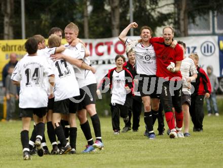 Fussball. Unterliga Ost. Eberndorfer AC gegen SV Raika GRIFFEN Rast. Jubel Eberndorf. Eberndorf, 29.5.2010.
Foto: Kuess
---
pressefotos, pressefotografie, kuess, qs, qspictures, sport, bild, bilder, bilddatenbank