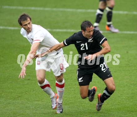 Fussball Laenderspiel. Testspiel Serbien gegen Neuseeland. Danko Lazovic,  (Serbien),  Jeremy Christie (Neuseeland). Klagenfurt, am 29.5.2010.
Foto: Kuess

---
pressefotos, pressefotografie, kuess, qs, qspictures, sport, bild, bilder, bilddatenbank