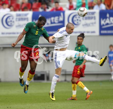 Fussball Laenderspiel. Testspiel Kamerun gegen Slowakei.  Sebastien Bassong, (Kamerun),  Stanislav Sestak (Slowakei). Klagenfurt, am 29.5.2010.
Foto: Kuess


---
pressefotos, pressefotografie, kuess, qs, qspictures, sport, bild, bilder, bilddatenbank