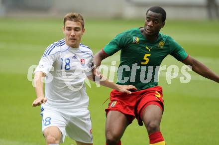 Fussball Laenderspiel. Testspiel Kamerun gegen Slowakei. Sebastien Bassong,  (Kamerun), Erik Jendrisek (Slowakei). Klagenfurt, am 29.5.2010.
Foto: Kuess


---
pressefotos, pressefotografie, kuess, qs, qspictures, sport, bild, bilder, bilddatenbank