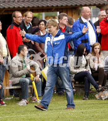 Fussball. Unterliga Ost. Eberndorfer AC gegen SV Raika GRIFFEN Rast. Trainer Kreutz Michael (Eberndorf). Eberndorf, 29.5.2010.
Foto: Kuess
---
pressefotos, pressefotografie, kuess, qs, qspictures, sport, bild, bilder, bilddatenbank