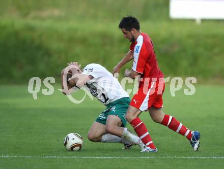 Fussball. Kaerntner Liga. FC Oberwinkler Lendorf gegen SV Spittal/Drau. Martin Morgenstern (Lendorf), Ivan Jurakic (Spittal). Lendorf, 30.5.2010.
Foto: Kuess
---
pressefotos, pressefotografie, kuess, qs, qspictures, sport, bild, bilder, bilddatenbank