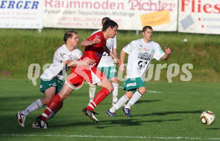 Fussball. Kaerntner Liga. FC Oberwinkler Lendorf gegen SV Spittal/Drau. Martin Morgenstern (Lendorf), Zeljko Simic (Spittal). Lendorf, 30.5.2010.
Foto: Kuess
---
pressefotos, pressefotografie, kuess, qs, qspictures, sport, bild, bilder, bilddatenbank