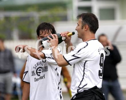 Fussball. Unterliga Ost. Eberndorfer AC gegen SV Raika GRIFFEN Rast. Golautschnig Ernst, Lisic Jasmin (Eberndorf). Eberndorf, 29.5.2010.
Foto: Kuess
---
pressefotos, pressefotografie, kuess, qs, qspictures, sport, bild, bilder, bilddatenbank