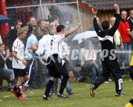 Fussball. Unterliga Ost. Eberndorfer AC gegen SV Raika GRIFFEN Rast. Jubel (Eberndorf). Eberndorf, 29.5.2010.
Foto: Kuess
---
pressefotos, pressefotografie, kuess, qs, qspictures, sport, bild, bilder, bilddatenbank