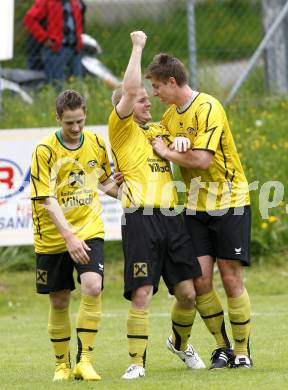 Fussball. Unterliga West. Magdalener SC gegen ESV Admira Villach.  Torjubel  (Magdalen). Villach, 13.5.2010.
Foto: Kuess
---
pressefotos, pressefotografie, kuess, qs, qspictures, sport, bild, bilder, bilddatenbank