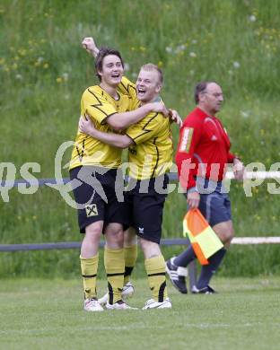 Fussball. Unterliga West. Magdalener SC gegen ESV Admira Villach.  Torschuetzen Maier Daniel, Rosian Benjamin  (Magdalen). Villach, 13.5.2010.
Foto: Kuess
---
pressefotos, pressefotografie, kuess, qs, qspictures, sport, bild, bilder, bilddatenbank