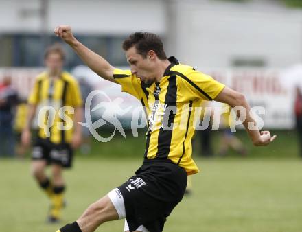 Fussball. Unterliga Ost. Eberndorfer AC gegen SV Raika GRIFFEN Rast. Rotim Raphael (Griffen). Eberndorf, 29.5.2010.
Foto: Kuess
---
pressefotos, pressefotografie, kuess, qs, qspictures, sport, bild, bilder, bilddatenbank