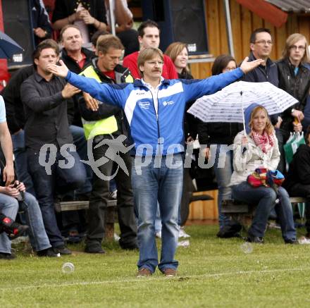 Fussball. Unterliga Ost. Eberndorfer AC gegen SV Raika GRIFFEN Rast. Trainer Kreutz Michael (Eberndorf). Eberndorf, 29.5.2010.
Foto: Kuess
---
pressefotos, pressefotografie, kuess, qs, qspictures, sport, bild, bilder, bilddatenbank